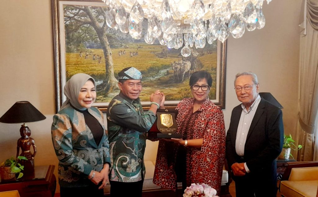 KERJASAMA :  Gubernur Kaltara, DR (HC) H Zainal A Paliwang, M.Hum bersama Ketua TP PKK Kaltara, Hj Rahmawati, SH saat diundang langsung oleh KBRI Helsinki, Finlandia untuk hadir dalam rangkaian kegiatan IFF 2024. 