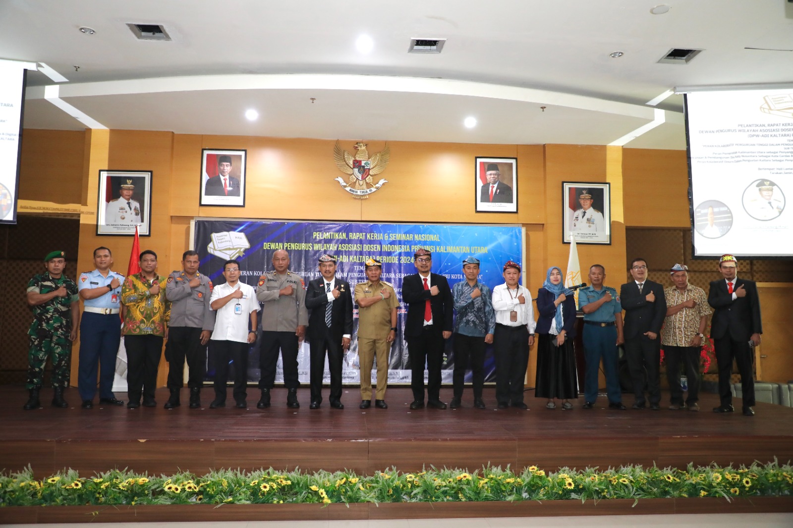 ABADIKAN MOMEN: Gubernur Kaltara, DR (HC) H Zainal A Paliwang, M.Hum berfoto bersama pengurus DPW ADI Kaltara di Ruang Auditorium, RSUD dr. H. Jusuf SK, Senin (24/6).