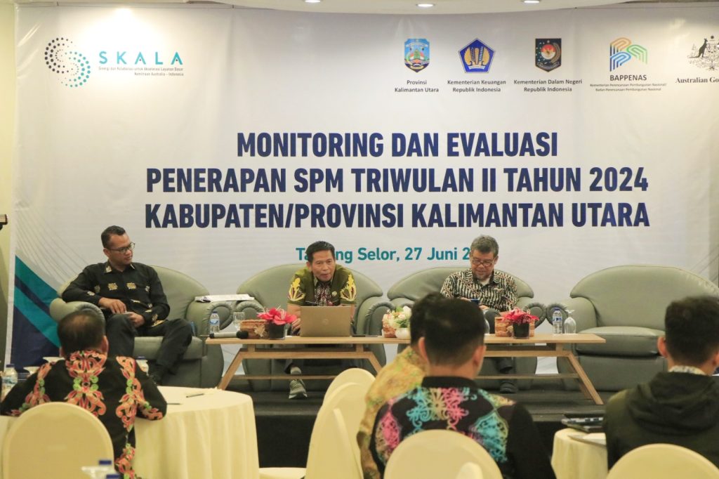 PENGAWALAN SPM : Kepala Biro Pemerintahan dan Otonomi Daerah, Taufik Hidayat memberikan arahan terkait pelaksanaan monitoring dan evaluasi pelaksanaan SPM, Kamis (27/6).