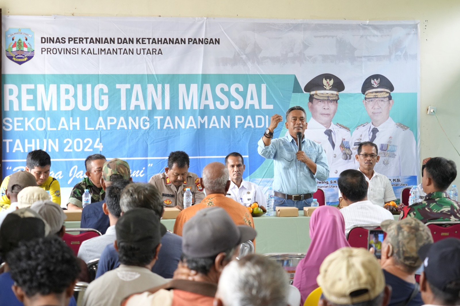 SEKOLAH LAPANG : Kepala DPKP Kaltara, Heri Rudiyoni membuka launching Sekolah Lapang Tanaman Padi Tahun 2024 di Desa Karang Agung, Rabu (26/6).