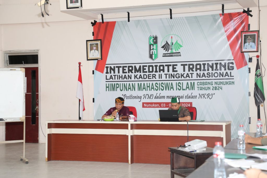 NARASUMBER : Gubernur Kaltara, DR (HC) H Zainal A Paliwang, M.Hum menjadi narasumber pada agenda Intermediate Training Tingkat Nasional oleh HMI Cabang (P) Nunukan di Gedung Aula BKPSDM Nunukan, Selasa (9/7). 
