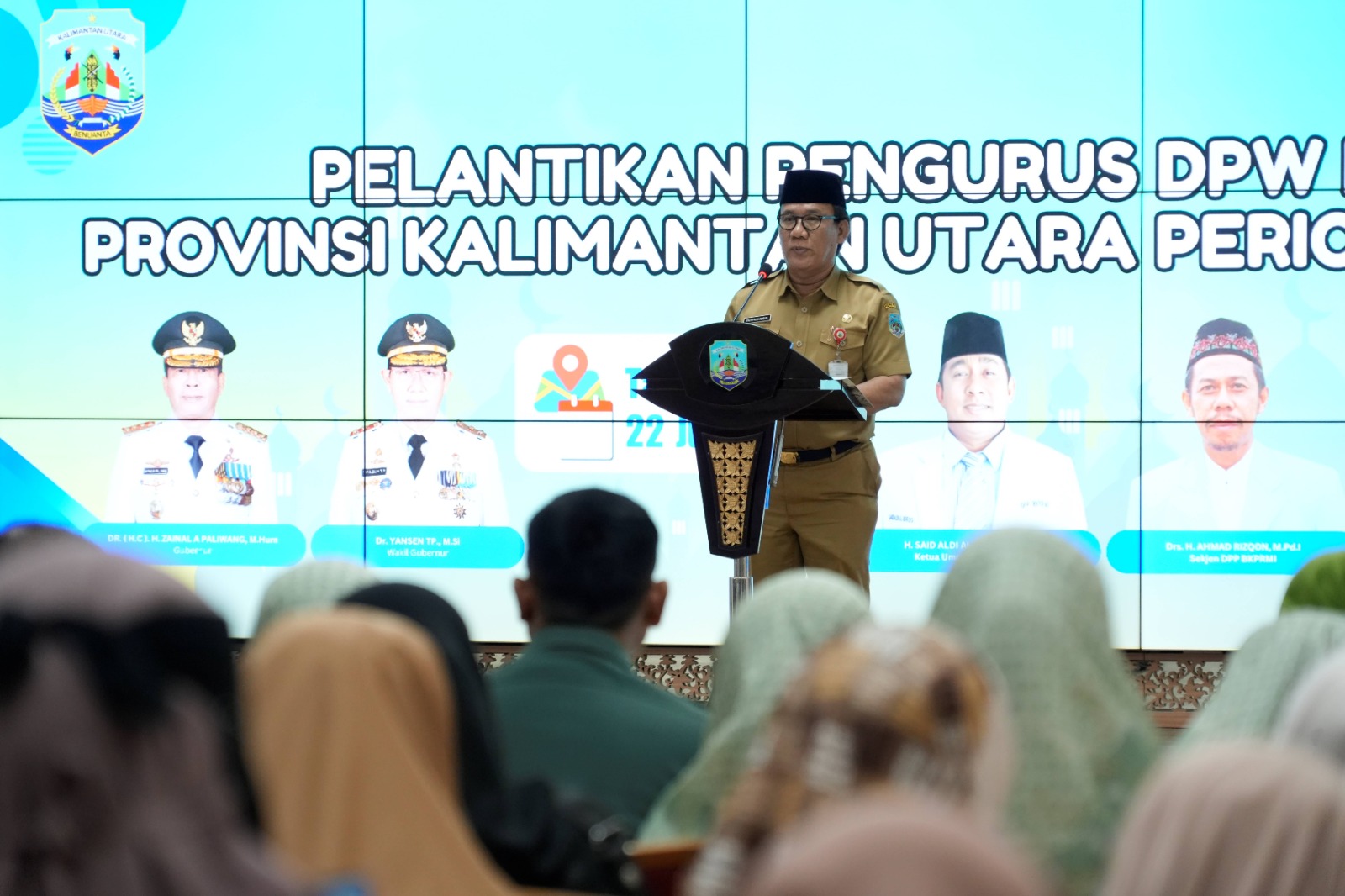 PELANTIKAN : Plh Asisten Bidang Perekonomian dan Pembangunan Setprov Kaltara, Burhanuddin, S.Sos, M.Si menghadiri pelantikan Pengurus DPW BKPRMI Kaltara, Senin (22/7).