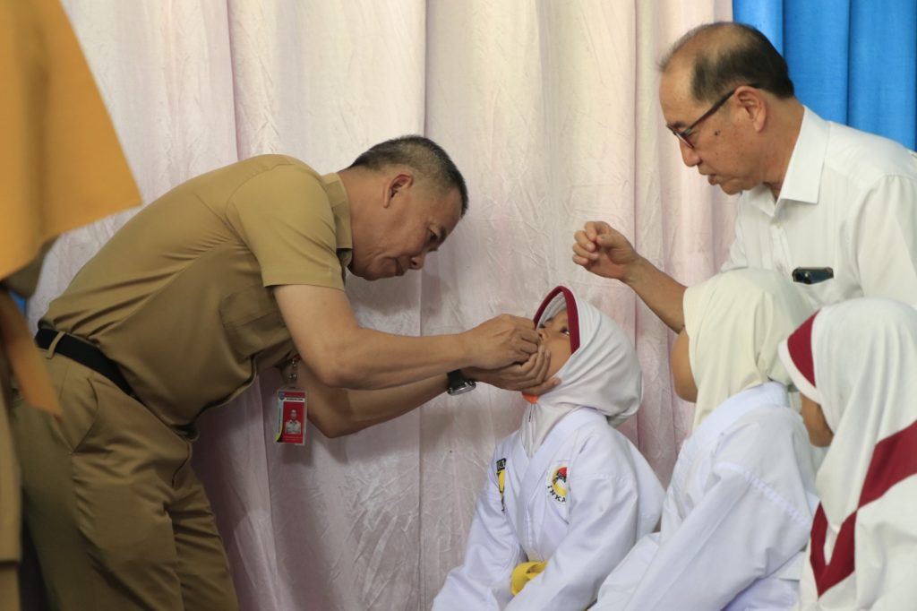 PEKAN IMUNISASI : Asisten bidang Pemerintahan dan Kesra Setprov Kaltara, H. Datu Iqro Ramadhan, S.Sos, M.Si menghadiri Pencanangan PIN Polio di SDN Utama 1 Kota Tarakan, Selasa (23/7).