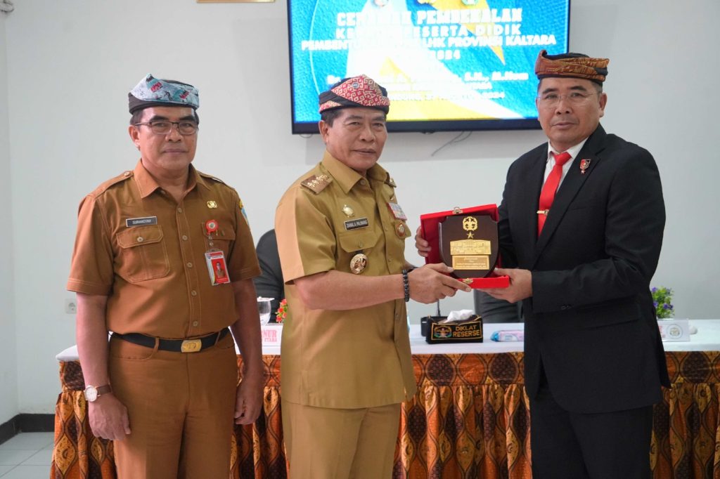 PELATIHAN : Gubernur Kaltara, Dr H Zainal A Paliwang, SH, M.Hum memberikan ceramah umum pada Diklat PPNS Kehutanan dan Lingkungan Hidup Kaltara di Lemdiklat Reserse Polri Megamendung, Selasa (27/8).