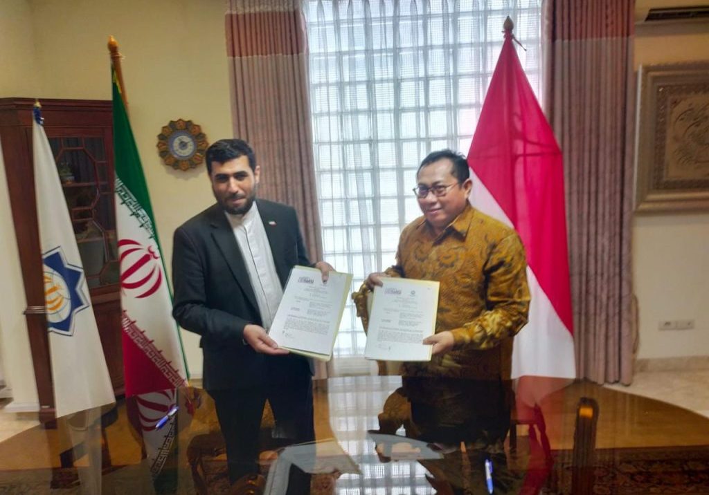 Ketum SMSI Firdaus Tandatangani MoU Bersama Konselor Kebudayaan Iran Ebrahimi