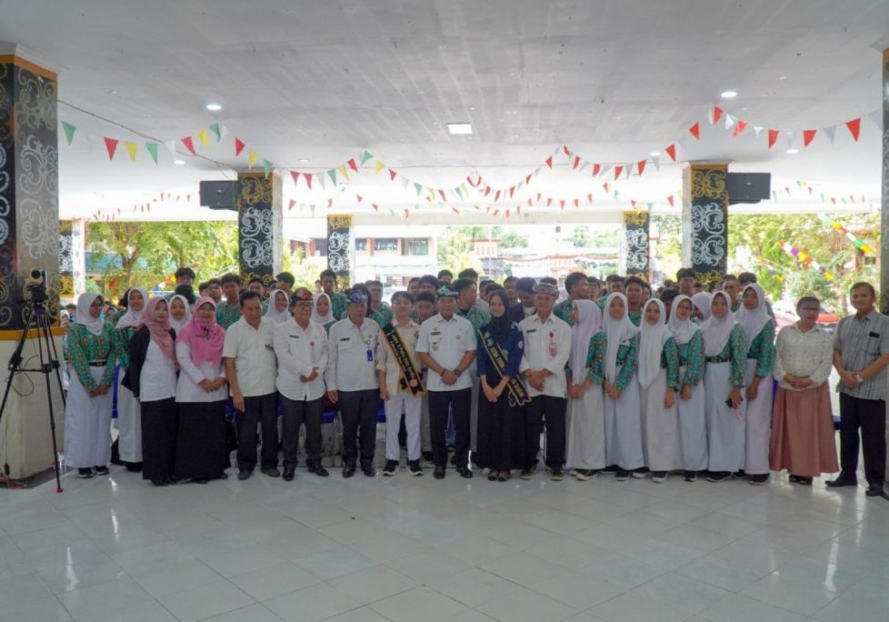 PENGUATAN KARAKTER : Gubernur Kaltara, Dr H Zainal A Paliwang, S.H, M.Hum menghadiri acara Advokasi Penguatan Karakter Remaja Dalam Pencegahan Kehamilan Usia Remaja, Perkawinan Anak, Kekerasan Seksual serta Bullying di Aula SMA Negeri 1 Tarakan, Rabu (21/8).