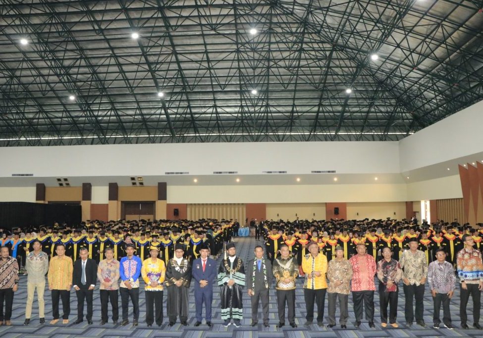 WISUDA : Asisten bidang Pemerintahan dan Kesra Setprov Kaltara, H. Datu Iqro Ramadhan, S.Sos, M.Si menghadiri Wisuda Daerah UT Tarakan di Gedung TACC Kota Tarakan, Sabtu (24/8).