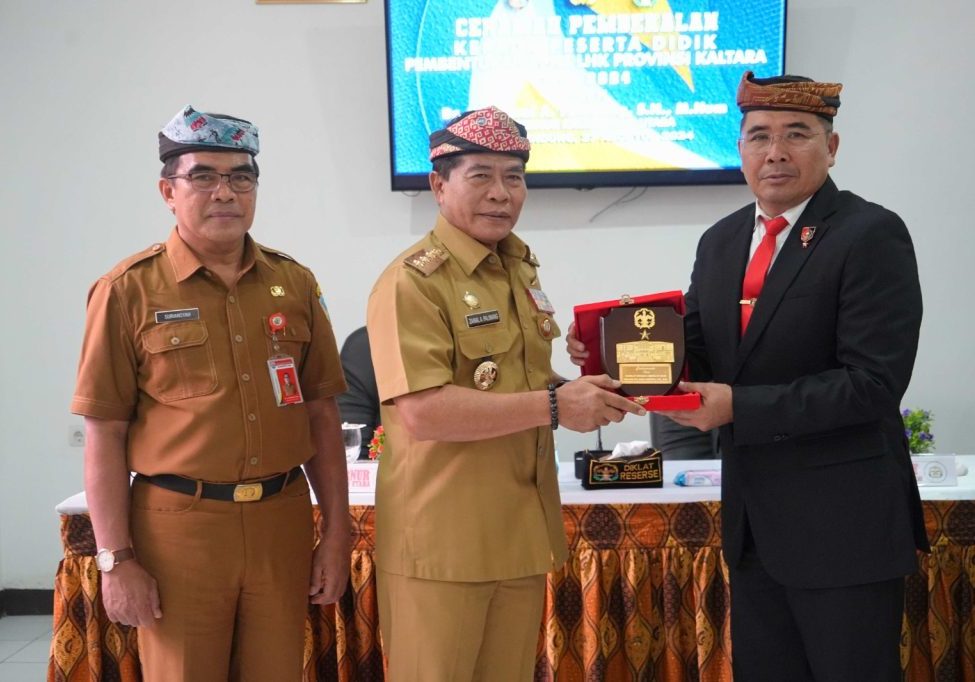 PELATIHAN : Gubernur Kaltara, Dr H Zainal A Paliwang, SH, M.Hum memberikan ceramah umum pada Diklat PPNS Kehutanan dan Lingkungan Hidup Kaltara di Lemdiklat Reserse Polri Megamendung, Selasa (27/8).