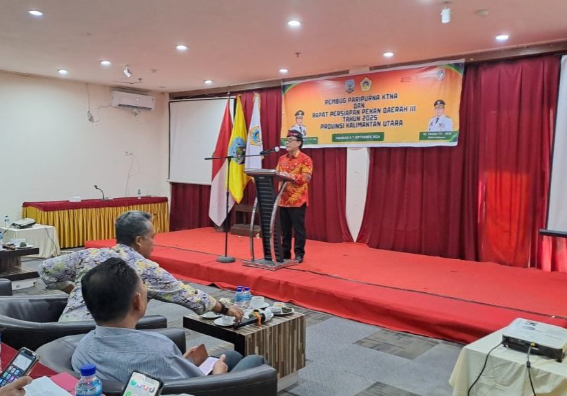 PERSIAPAN : Plh. Asisten Bidang Perekonomian dan Pembangunan Setprov Kaltara, Burhanuddin, S.Sos, M.Si menghadiri rapat persiapan PEDA ke III KTNA Kaltara 2025. 