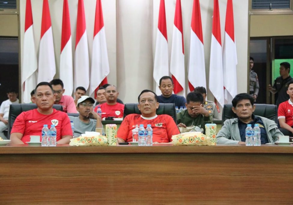 Kapolda Kaltara Irjen Pol Hary Sudwijanto, S.I.K.,M.Si bersama ketua SMSI Kaltara Victor Ratu. 