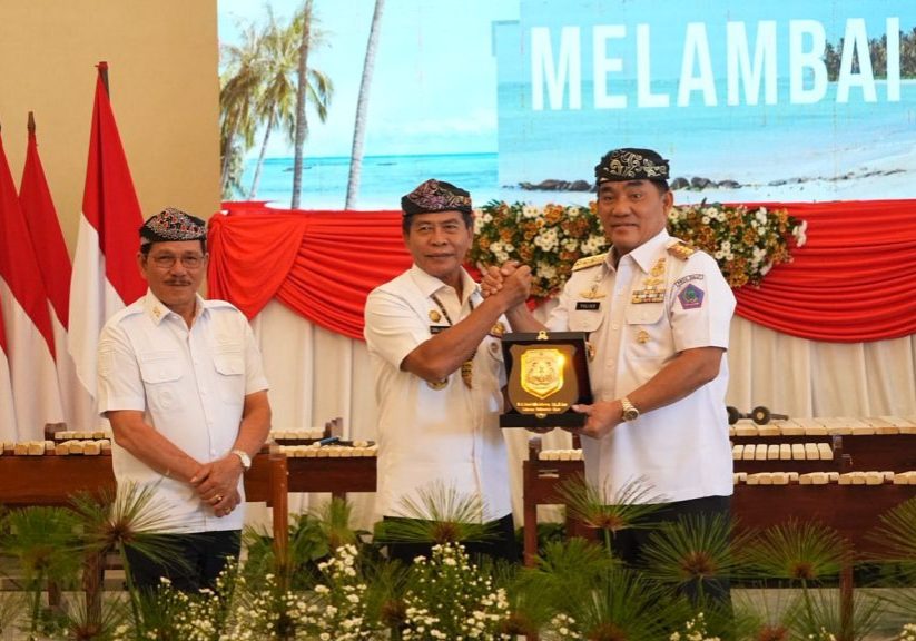 KERJASAMA : Gubernur dan Wakil Gubenur Kaltara (Dr Zainal A Paliwang, SH, M.Hum - Ingkong Ala, SE M.Si) menjajaki kerjasama di sektor kelautan dan perikanan dengan Pemprov Sulut, Rabu (14/5).