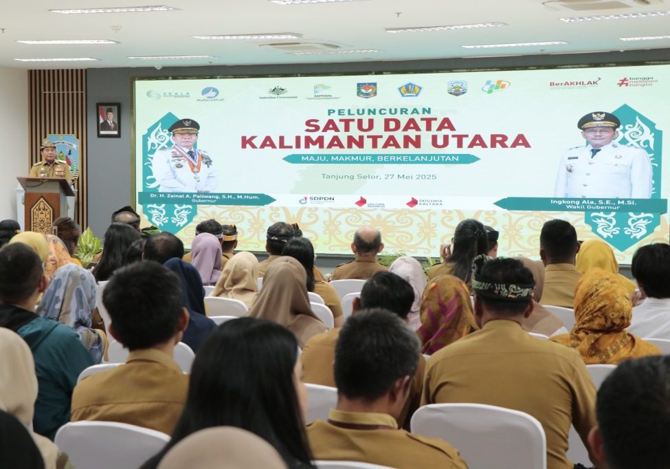 DILUNCURKAN : Gubernur Kaltara, Dr H Zainal A Paliwang, SH, M.Hum meluncurkan Satu Data Kalimantan Utara yang digelar di Ruang Serbaguna Kantor Gubernur Kaltara, Selasa (28/5) pagi. 