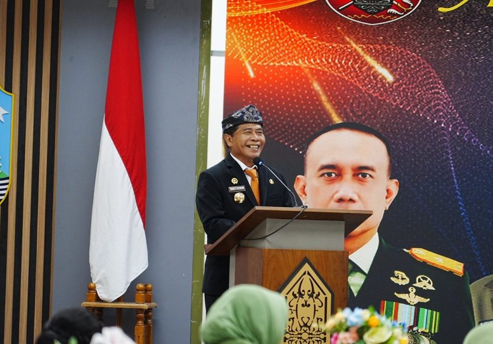 PISAH SAMBUT : Gubernur Kalimantan Utara, Dr. H. Zainal A. Paliwang, S.H., M.Hum., menghadiri Pisah Sambut Komandan Korem 092/ Maharajalila di Ruang Rapat Lt.1 Kantor Gubernur, Senin (16/6). 