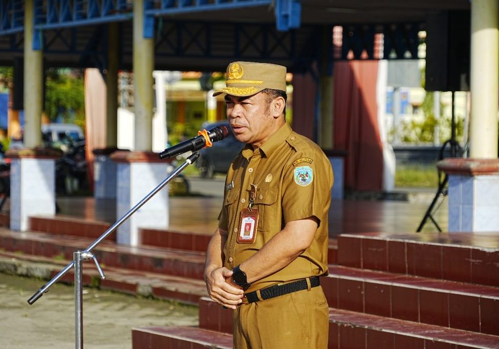 APEL PAGI : Pj Sekprov Kaltara, Dr Bustan memimpin apel pagi di Lapangan Agatis, Senin (16/6).