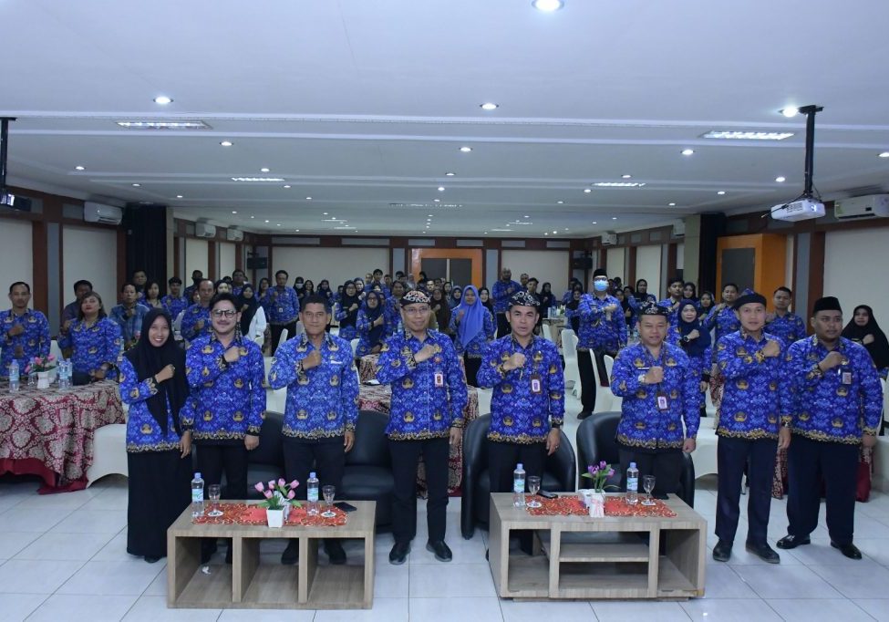 ABADIKAN MOMEN : Pj.Sekprov Kaltara, Dr Bustan, SE, M.Si menghadiri Workshop Pelaksanaan E-Purchasing di E-Katalog V.6, Manajemen Risiko dan Hasil Evaluasi Akhir Di Lingkungan Pemerintah Provinsi Kalimantan Utara, di Ballroom Hotel Pangeran Khar, Selasa (17/6). 