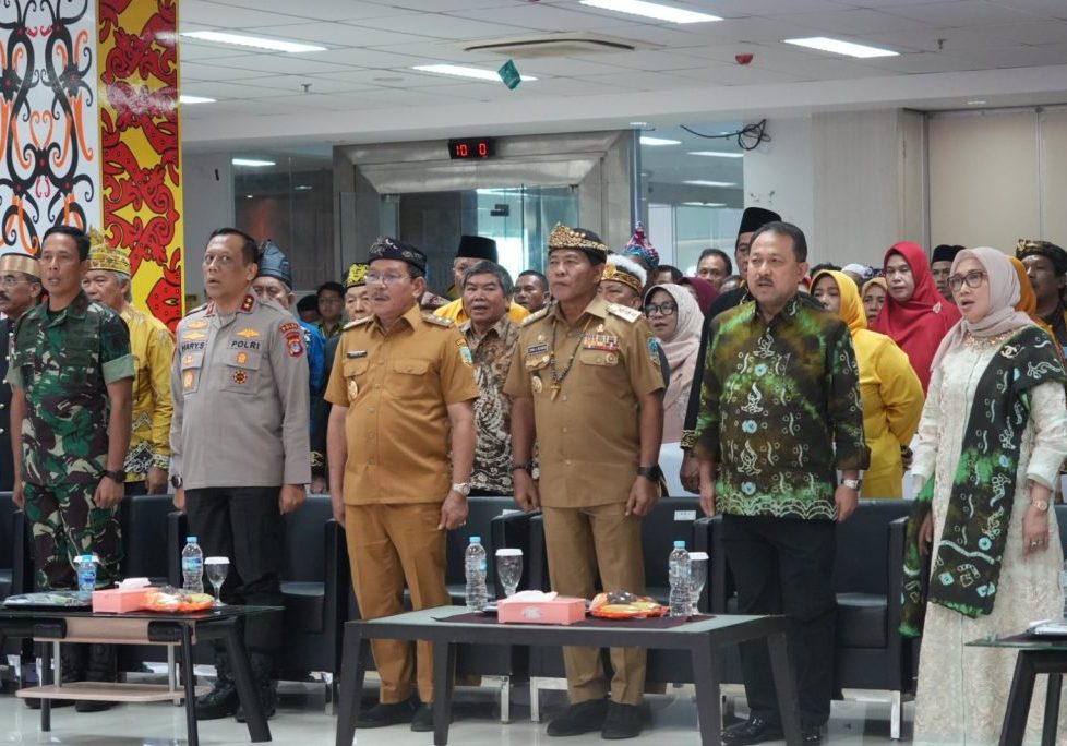 HALAL BIHALAL : Gubernur Kaltara, Dr. H. Zainal A. Paliwang, S.H., M.Hum., didampingi Wakil Gubernur Kaltara, Ingkong Ala, S.E., M.Si., hadir dalam kegiatan Halal Bihalal dan Silaturahmi Kerukunan Bubuhan Banjar Kalimantan Utara (KBB-KU) Tahun 2025, digelar di Gedung Gadis Lantai 1, Senin (23/6). 