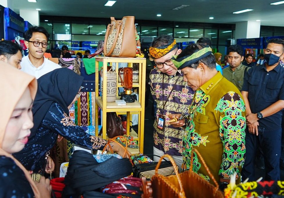 KASHAFA : Gubernur Kalimantan Utara (Kaltara) Dr. H. Zainal A. Paliwang, S.H., M.Hum menghadiri acara puncak Kalimantan Utara Sharia Festival 2025 (KaShaFa) yang digelar di aula Kantor Gubernur Kaltara, Rabu (25/6) sore. 