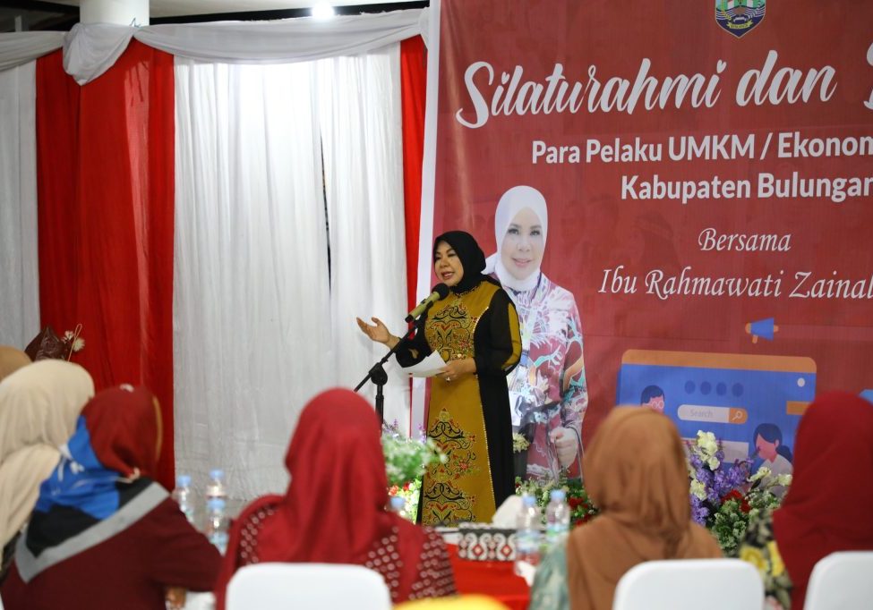 SILATURAHMI : Ketua TP PKK Kaltara menggelar silaturahmi dan diskusi dengan pelaku UMKM dan ekonomi kreatif di Pendopo Rumah Jabatan Gubernur, Senin (5/8) malam. 