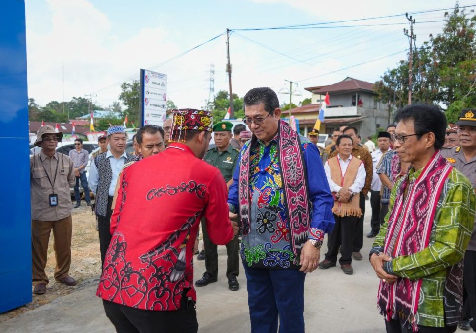 PERESMIAN : Wagub Kaltara, Dr Yansen TP, M.Si menghadiri peringatan Dies Natalies ke-4 ITKK di Sekadau, Kalimantan Barat. 