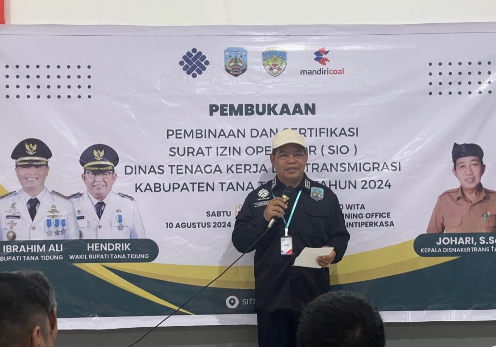 PEMBINAAN : Kepala Disnakertrans Kaltara, H. Haerumuddin, SH, M.AP membuka kegiatan Pembinaan dan Sertifikasi SIO di PT Mandiri Inti Perkasa, Sabtu (10/8).